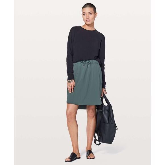 Lululemon On The Fly Skirt *21" in Gravity Size 10 - Picture 1 of 5
